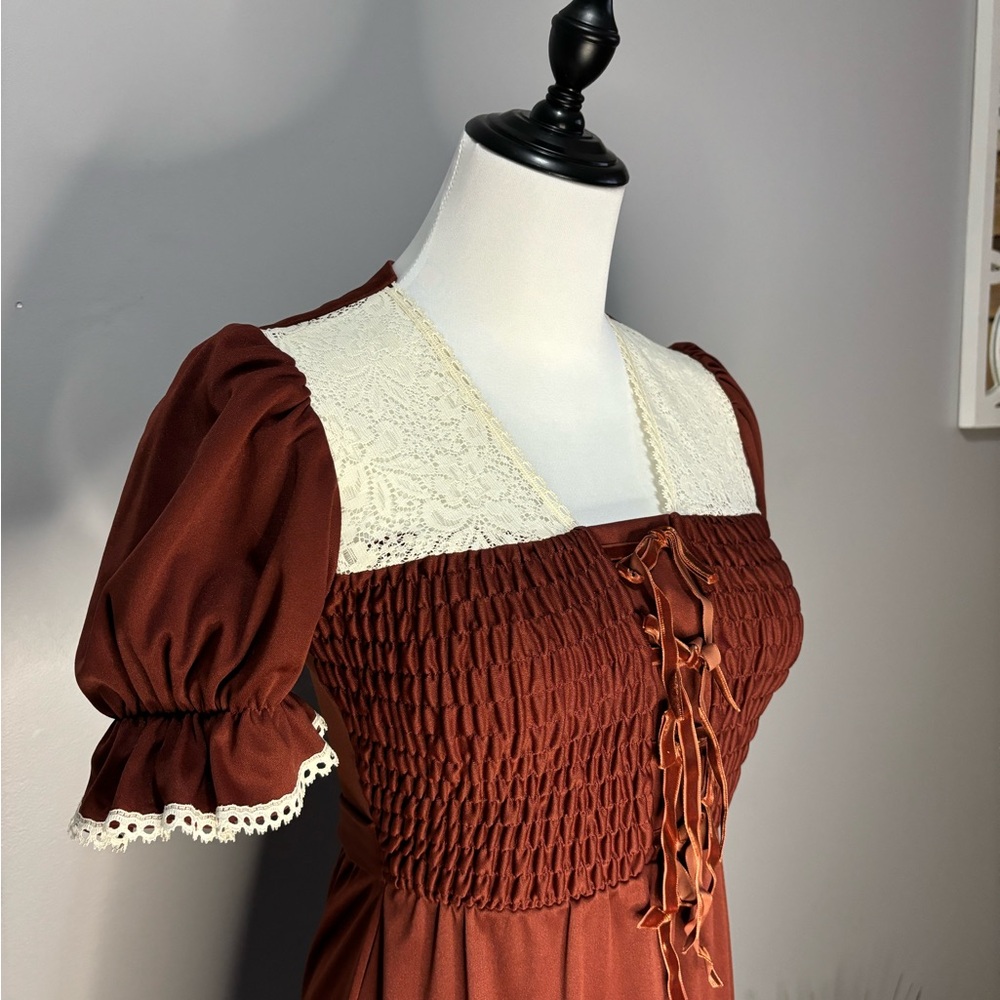 Vintage union label dress, 70’s. Deep brown and lace details. Zippered back.